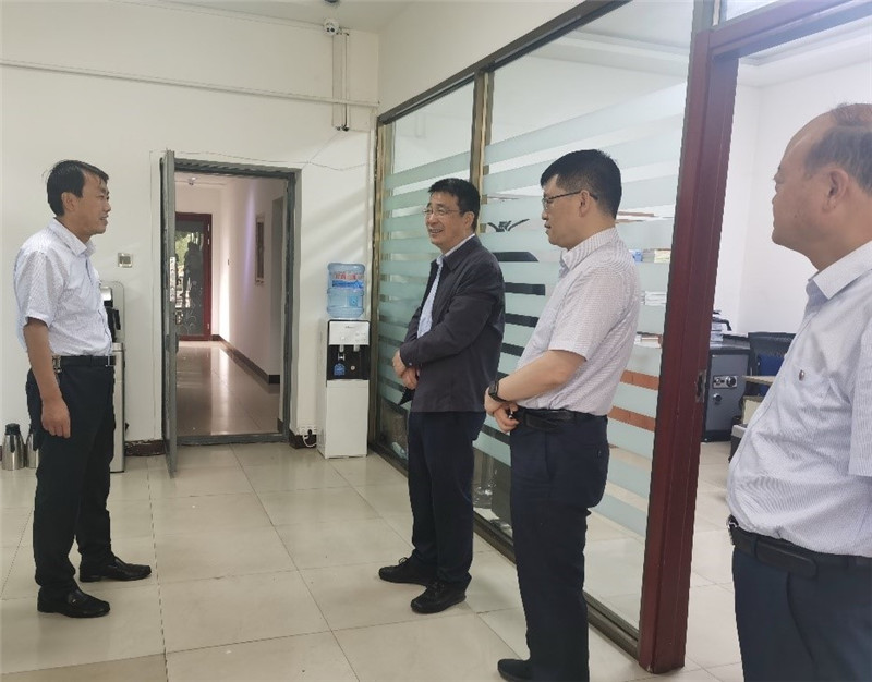 集团党委副书记 总经理雷铁一行深入甘肃金控平凉担保公司和华龙证券平凉分公司调研